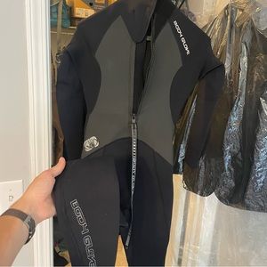 Body glove full wetsuit medium short
